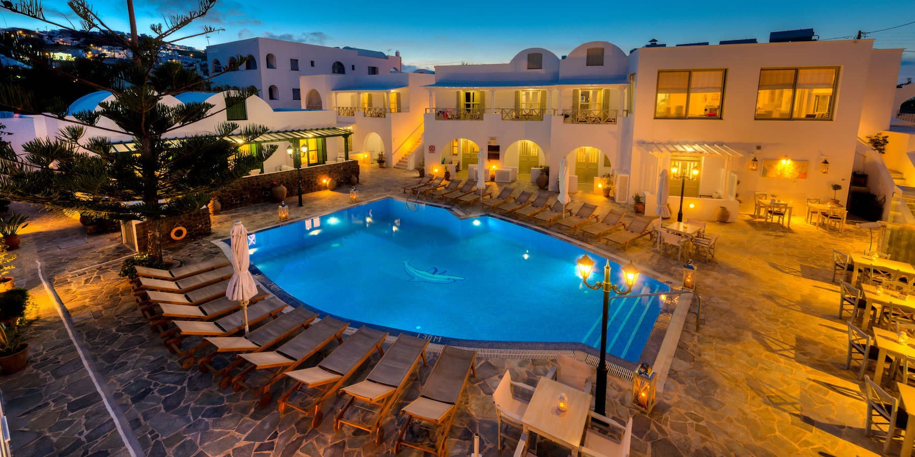 All inclusive Santorinilla? Totuus – ja saaren 7 parasta luksushotellia